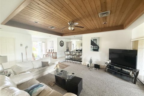 Casa en venta en Haines City, Florida, 2 dormitorios, 192.59 m2 № 1902207 - foto 4