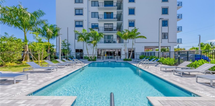 Дом в Майами-Дейд, Флорида 1 спальня, 68.38м2 № 1957760