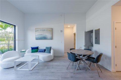 Снять в аренду виллу или дом в Майами-Дейд, Флорида 1 спальня, 68.38м2, № 1957760 - фото 16