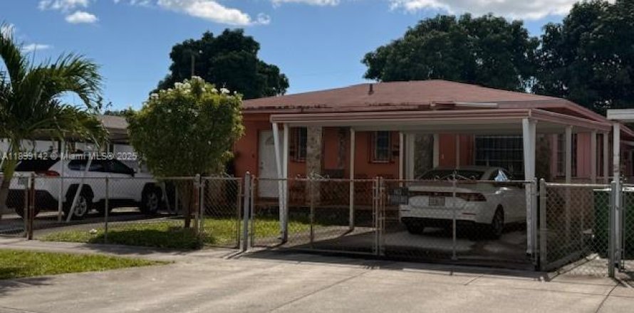 Immobilier commercial à Hialeah, Floride 219.62 m2 № 1951160