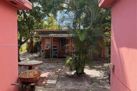 Immobilier commercial à vendre à Hialeah, Floride: 219.62 m2 № 1951160 - photo 9