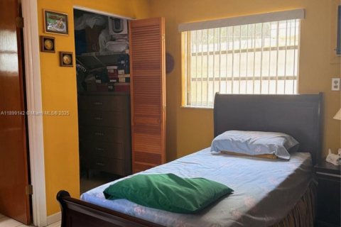 Immobilier commercial à vendre à Hialeah, Floride: 219.62 m2 № 1951160 - photo 5