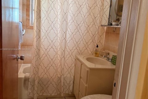 Immobilier commercial à vendre à Hialeah, Floride: 219.62 m2 № 1951160 - photo 7