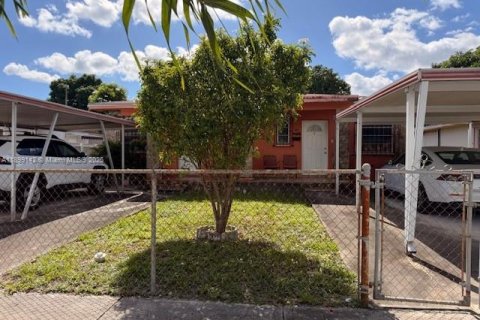 Immobilier commercial à vendre à Hialeah, Floride: 219.62 m2 № 1951160 - photo 2