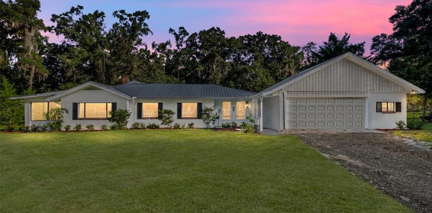 House in Reddick, Florida 4 bedrooms, 273.04 sq.m. № 2112021