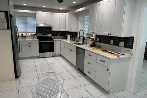 House in Reddick, Florida 4 bedrooms, 273.04 sq.m. № 2112021 - photo 3
