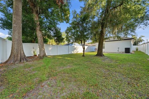 House in Eustis, Florida 3 bedrooms, 110.37 sq.m. № 2424340 - photo 26
