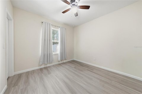House in Eustis, Florida 3 bedrooms, 110.37 sq.m. № 2424340 - photo 18