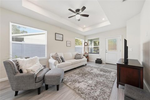 House in Eustis, Florida 3 bedrooms, 110.37 sq.m. № 2424340 - photo 2