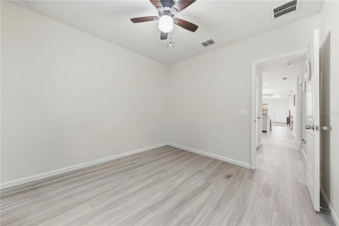House in Eustis, Florida 3 bedrooms, 110.37 sq.m. № 2424340 - photo 19
