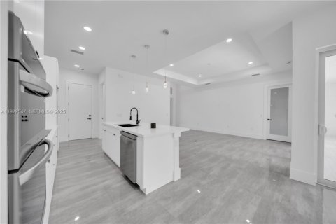 House in Lehigh Acres, Florida 4 bedrooms, 161.19 sq.m. № 1987690 - photo 6