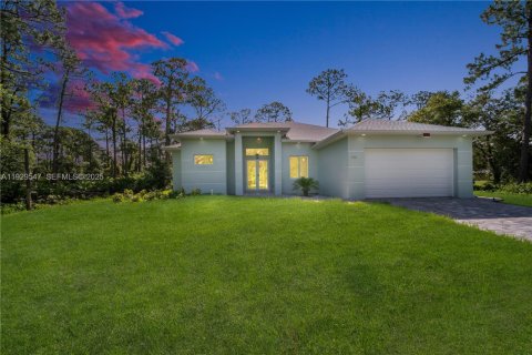 House in Lehigh Acres, Florida 4 bedrooms, 161.19 sq.m. № 1987690 - photo 1