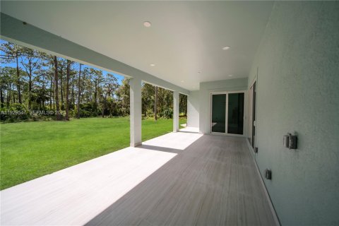 House in Lehigh Acres, Florida 4 bedrooms, 161.19 sq.m. № 1987690 - photo 28