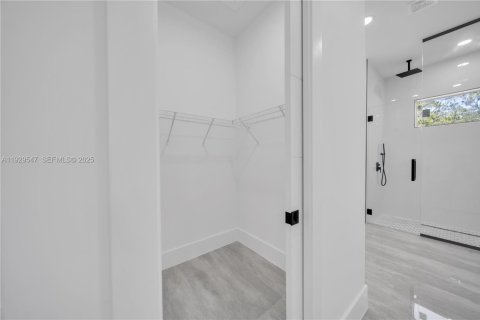 House in Lehigh Acres, Florida 4 bedrooms, 161.19 sq.m. № 1987690 - photo 11