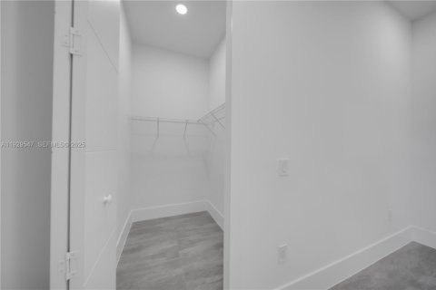 House in Lehigh Acres, Florida 4 bedrooms, 161.19 sq.m. № 1987690 - photo 22