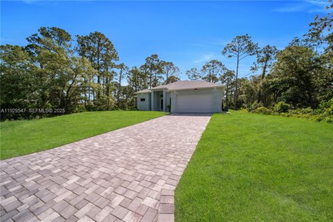 House in Lehigh Acres, Florida 4 bedrooms, 161.19 sq.m. № 1987690 - photo 4