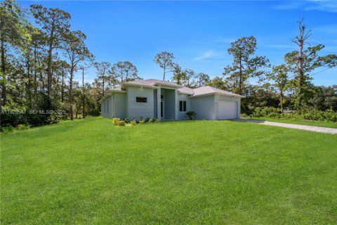 House in Lehigh Acres, Florida 4 bedrooms, 161.19 sq.m. № 1987690 - photo 3