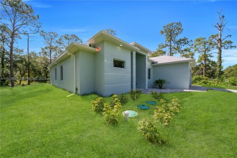 House in Lehigh Acres, Florida 4 bedrooms, 161.19 sq.m. № 1987690 - photo 30