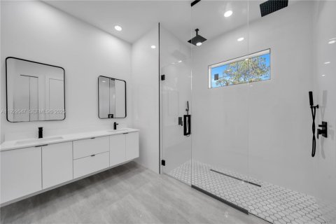 House in Lehigh Acres, Florida 4 bedrooms, 161.19 sq.m. № 1987690 - photo 14