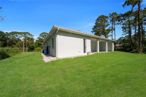 House in Lehigh Acres, Florida 4 bedrooms, 161.19 sq.m. № 1987690 - photo 25