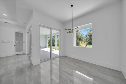 House in Lehigh Acres, Florida 4 bedrooms, 161.19 sq.m. № 1987690 - photo 8