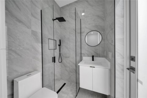 House in Lehigh Acres, Florida 4 bedrooms, 161.19 sq.m. № 1987690 - photo 18