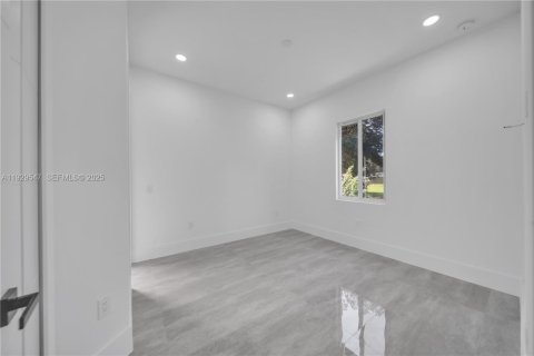 House in Lehigh Acres, Florida 4 bedrooms, 161.19 sq.m. № 1987690 - photo 16