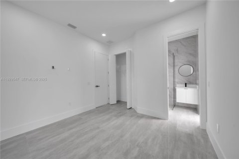 House in Lehigh Acres, Florida 4 bedrooms, 161.19 sq.m. № 1987690 - photo 17