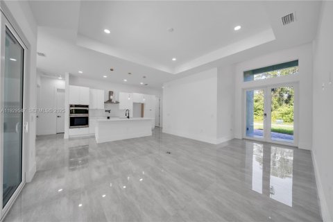 House in Lehigh Acres, Florida 4 bedrooms, 161.19 sq.m. № 1987690 - photo 7