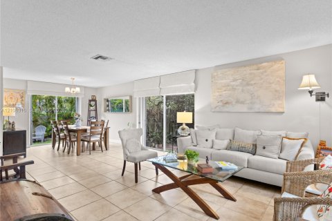 Villa ou maison à vendre à Doral, Floride: 4 chambres, 172.89 m2 № 2418177 - photo 5