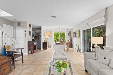 Villa ou maison à vendre à Doral, Floride: 4 chambres, 172.89 m2 № 2418177 - photo 6