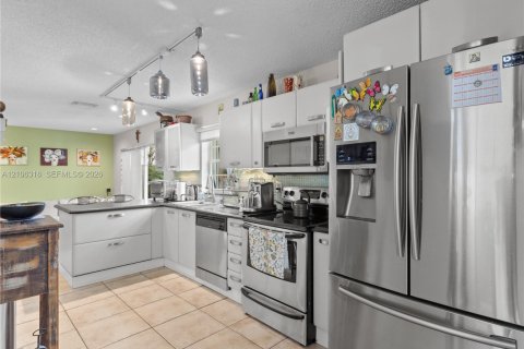 Villa ou maison à vendre à Doral, Floride: 4 chambres, 172.89 m2 № 2418177 - photo 17