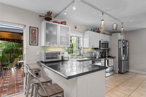 Villa ou maison à vendre à Doral, Floride: 4 chambres, 172.89 m2 № 2418177 - photo 15
