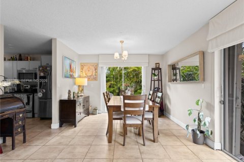Villa ou maison à vendre à Doral, Floride: 4 chambres, 172.89 m2 № 2418177 - photo 13