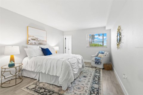 Condo in Dunedin, Florida, 2 bedrooms  № 2222793 - photo 16