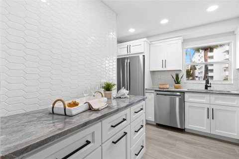 Condo in Dunedin, Florida, 2 bedrooms  № 2222793 - photo 10
