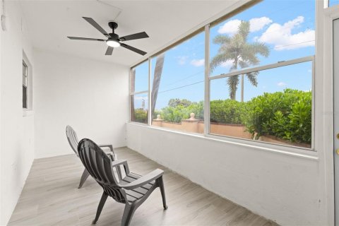 Condo in Dunedin, Florida, 2 bedrooms  № 2222793 - photo 23