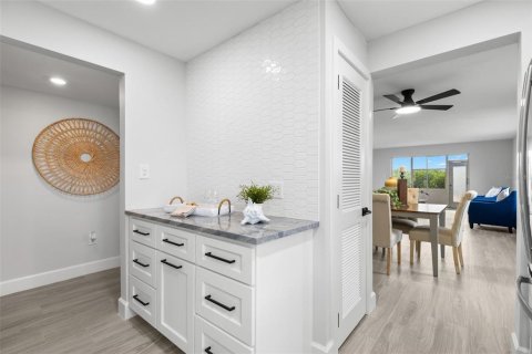 Condo in Dunedin, Florida, 2 bedrooms  № 2222793 - photo 11