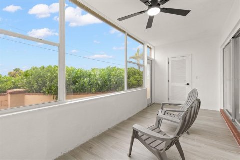 Condo in Dunedin, Florida, 2 bedrooms  № 2222793 - photo 24