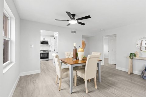 Condo in Dunedin, Florida, 2 bedrooms  № 2222793 - photo 13