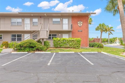 Condo in Dunedin, Florida, 2 bedrooms № 2222793