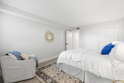 Condo in Dunedin, Florida, 2 bedrooms  № 2222793 - photo 17