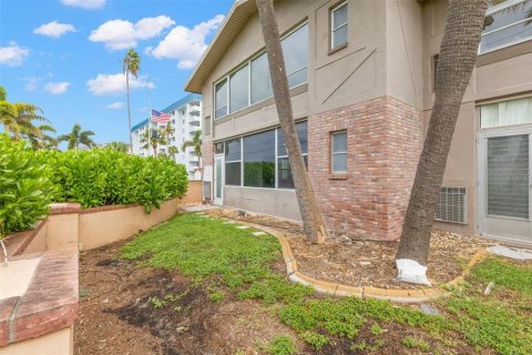 Condo in Dunedin, Florida, 2 bedrooms  № 2222793 - photo 2