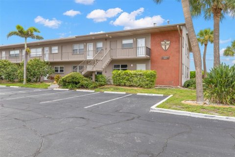 Condo in Dunedin, Florida, 2 bedrooms  № 2222793 - photo 25