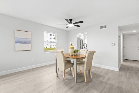 Condo in Dunedin, Florida, 2 bedrooms  № 2222793 - photo 12