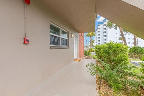 Condo in Dunedin, Florida, 2 bedrooms  № 2222793 - photo 27