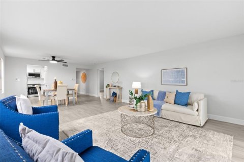 Condo in Dunedin, Florida, 2 bedrooms  № 2222793 - photo 8