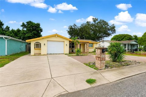 Villa ou maison à vendre à Port Richey, Floride: 3 chambres, 135.82 m2 № 2347186 - photo 2