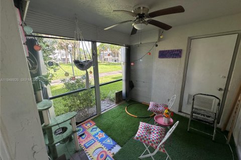 Condo in Plantation, Florida, 2 bedrooms  № 2005076 - photo 16