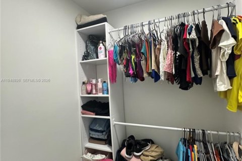 Condo in Plantation, Florida, 2 bedrooms  № 2005076 - photo 11